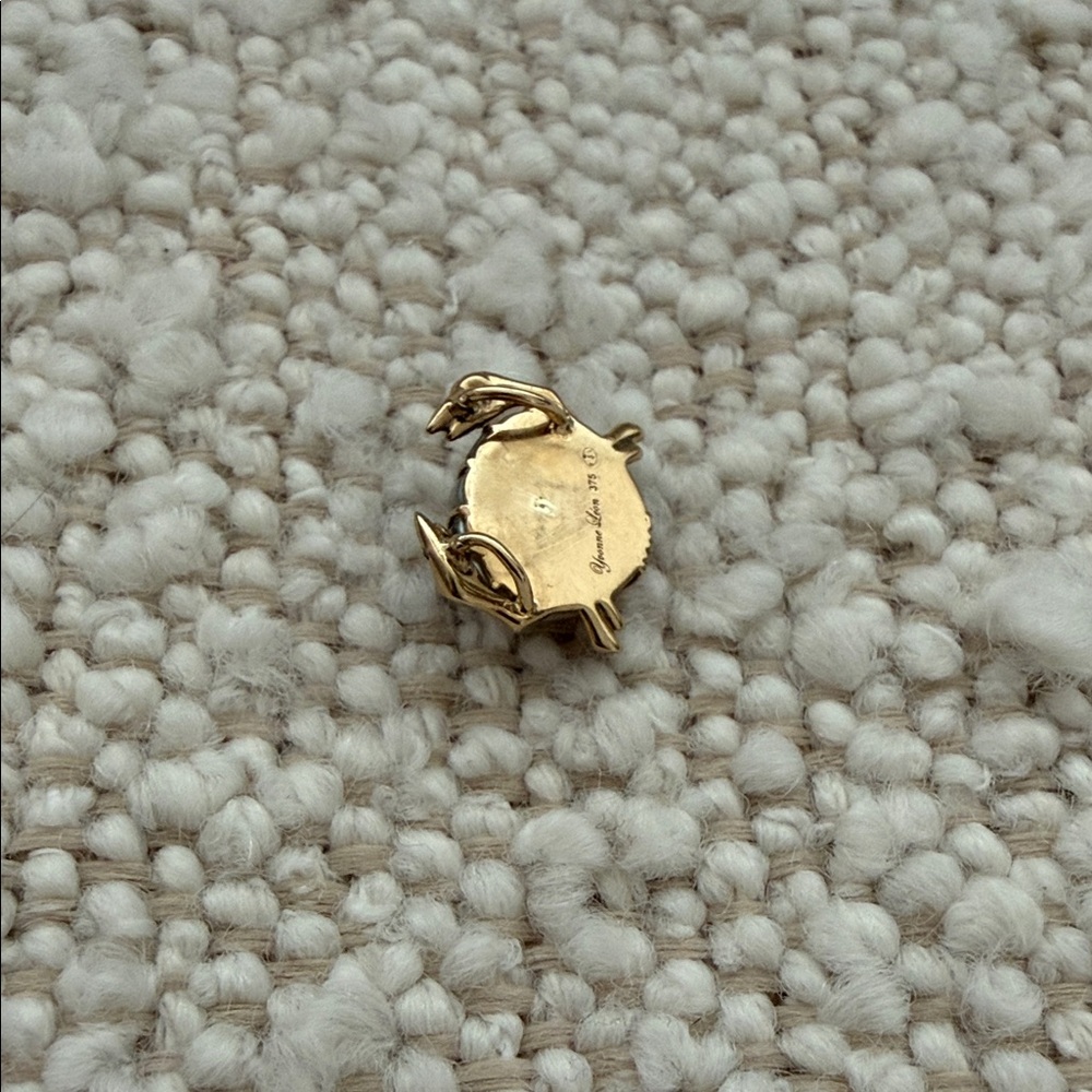 Yvonne Léon 9k Yellow Gold Mother Of Pearl Crab (Customized Pendant) - Picture 4 of 9